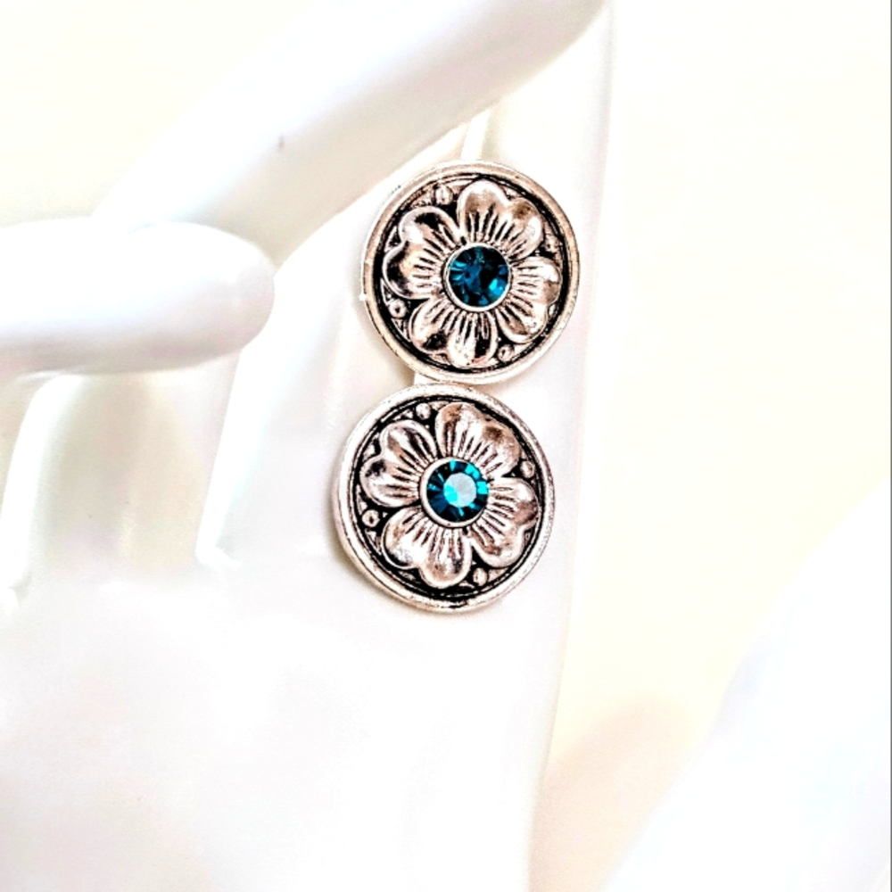 Rework+upcycled vintage button earrings